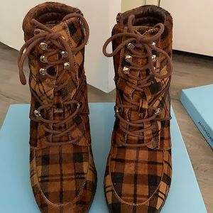 Antonio Melani. Style: Grayciee Color: Plaidmltwood size 6.5 M worn once